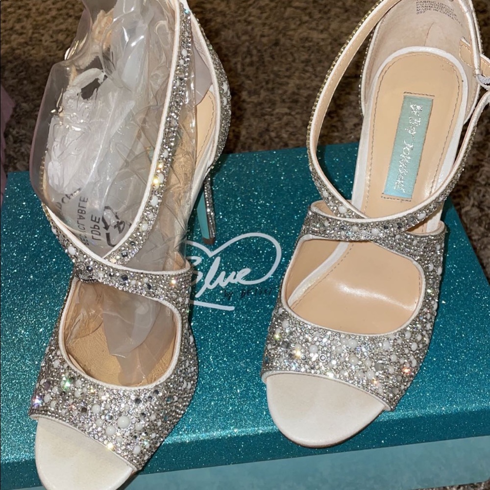 Beautiful Rhinestone Heels 👠 - Picture 6 of 8